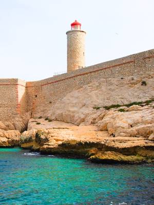 Discover Château d’If, a historic fortress and former prison off the coast of Marseille – Free excursion with the Marseille Pass.