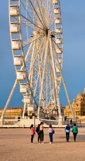 旧港の大観覧車に乗ってマルセイユの海と街の壮大な景色を楽しもう – Marseille Passで割引が適用されます。