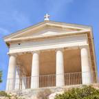 Explore Saint-Étienne Chapel on the Frioul Islands, accessible by boat from Marseille – Visit included with the Marseille Pass.